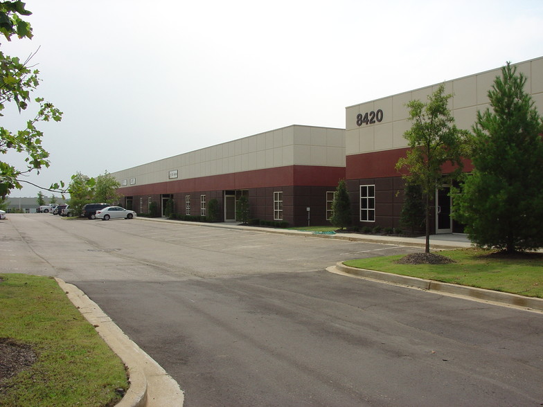 8420 Wolf Lake Dr, Bartlett, TN for lease - Building Photo - Image 1 of 2