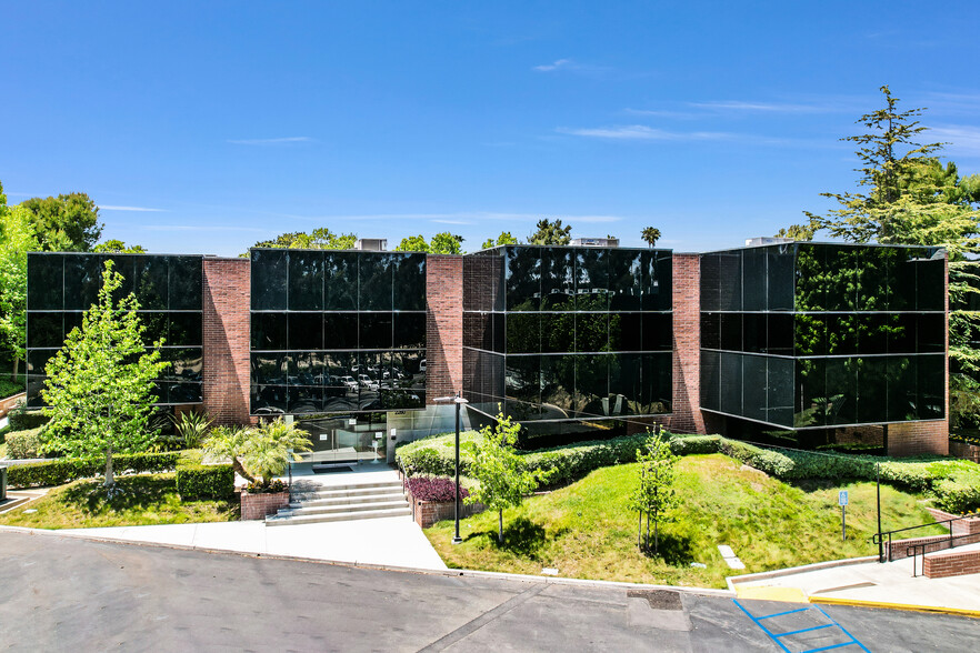 2260 University Dr, Newport Beach, CA for lease - Building Photo - Image 1 of 13