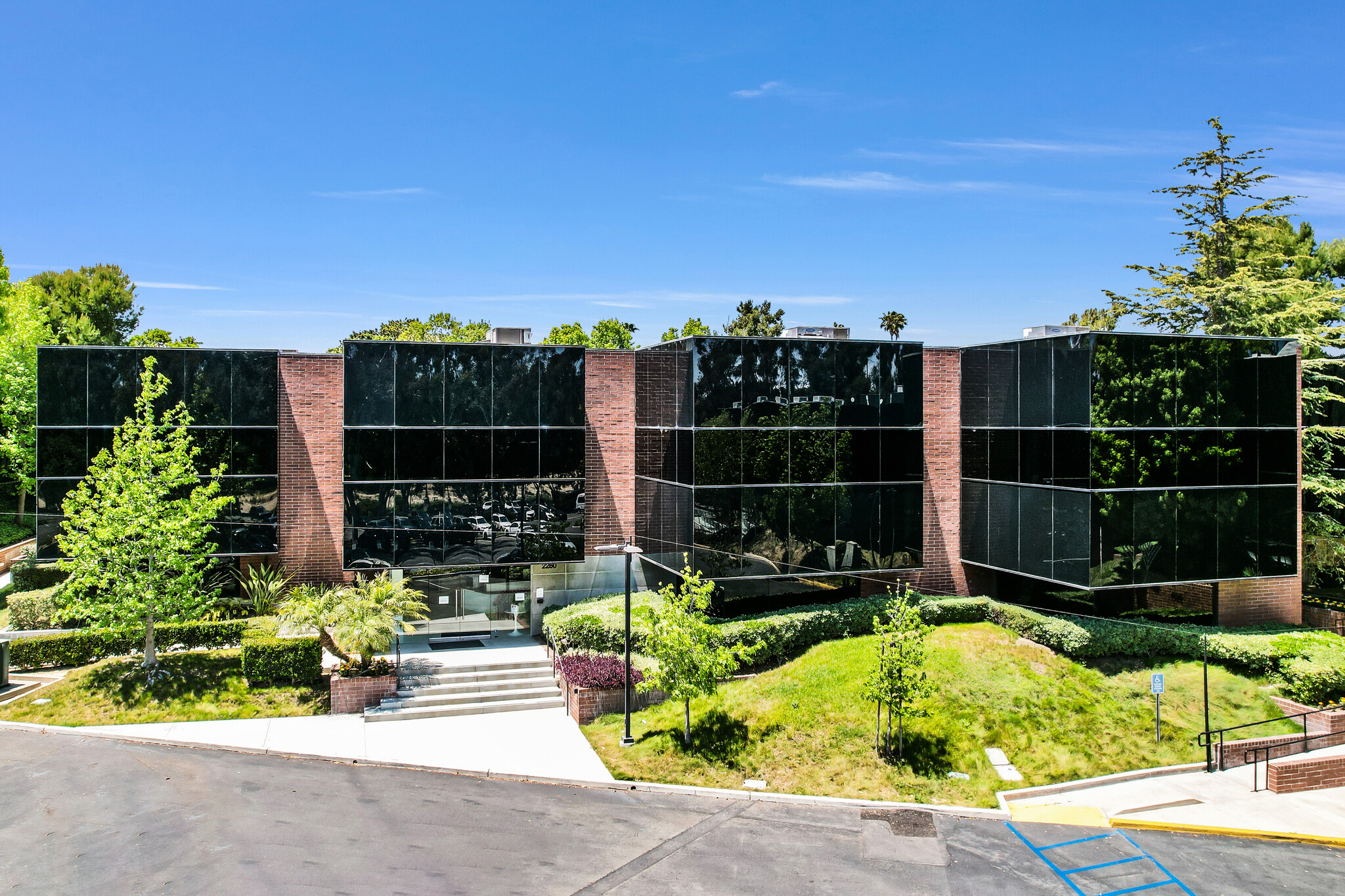 2260 University Dr, Newport Beach, CA for lease Building Photo- Image 1 of 14