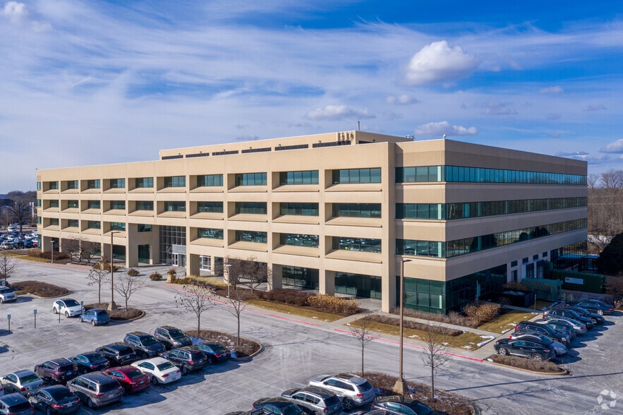 1100 E Warrenville Rd, Naperville, IL for lease - Building Photo - Image 3 of 20