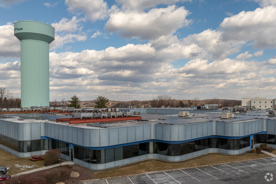 100 Corporate Blvd, Yonkers, NY for lease - Building Photo - Image 3 of 5