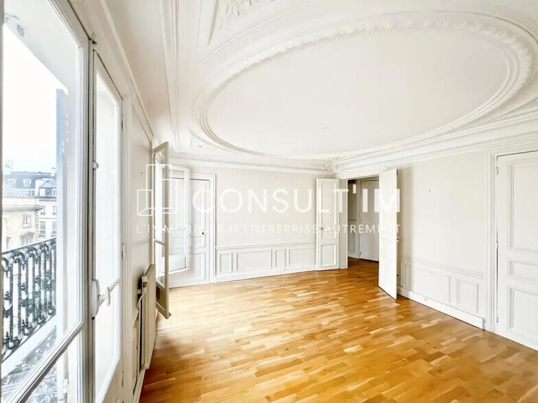 Office in Paris for lease - Building Photo - Image 1 of 9