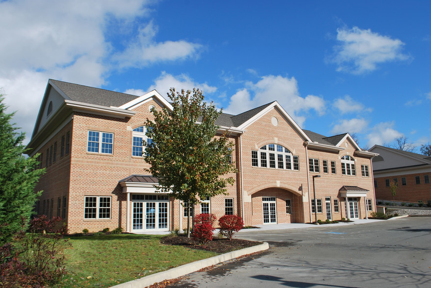 400 Old Forge Ln, Kennett Square, PA for lease - Primary Photo - Image 1 of 9