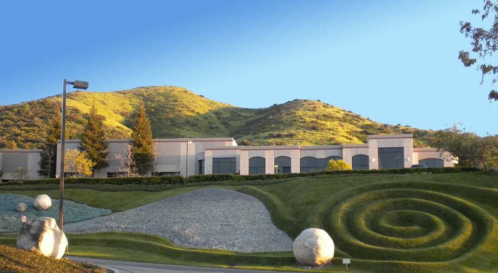 31280 Oak Crest Dr, Westlake Village, CA for lease - Building Photo - Image 1 of 6