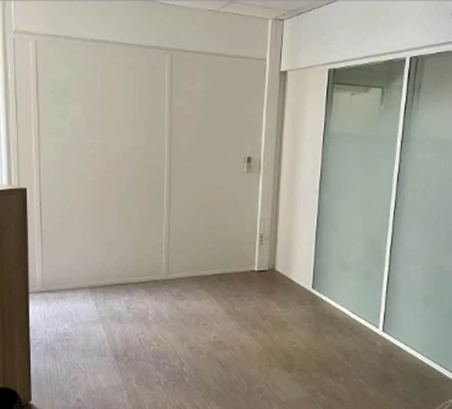 Office in Versailles for lease Building Photo- Image 1 of 4