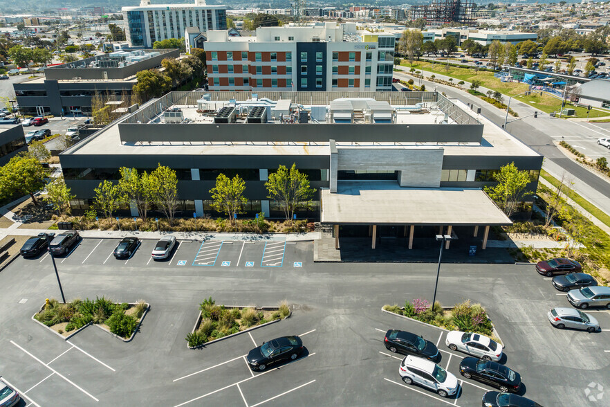 600 Gateway Blvd, South San Francisco, CA for lease - Building Photo - Image 2 of 8