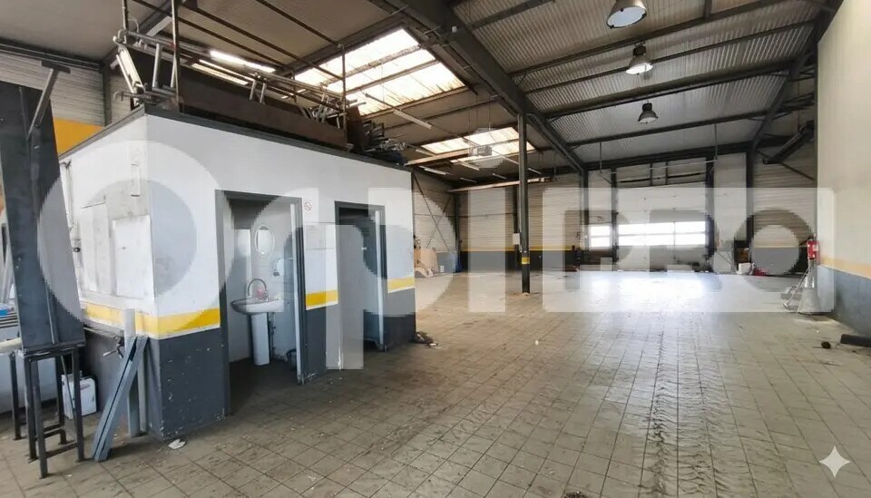 Retail in Milly-la-Forêt for lease - Interior Photo - Image 2 of 5