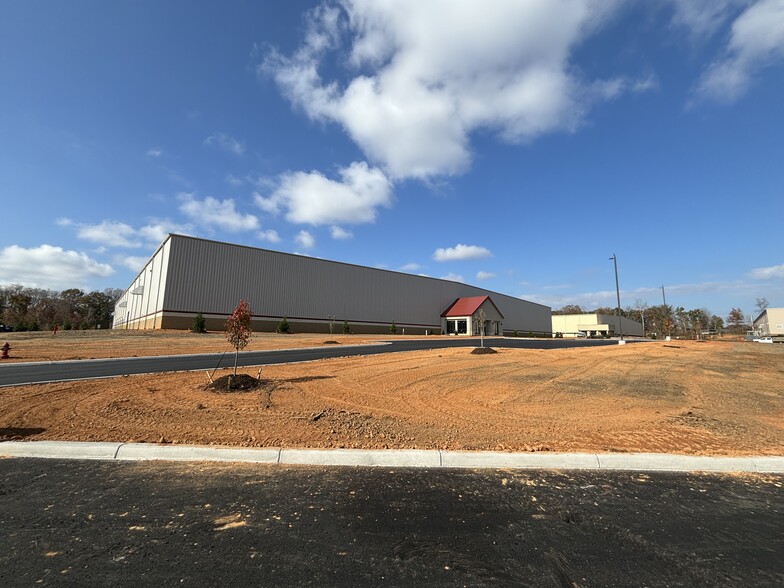 244 Quality, Mocksville, NC for sale - Building Photo - Image 2 of 7