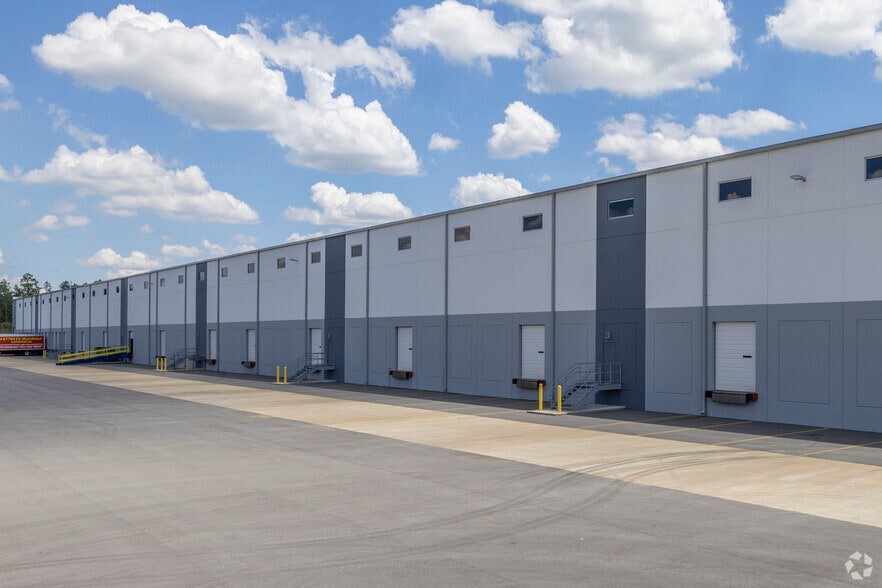 425 Distribution Dr, West Columbia, SC for lease - Building Photo - Image 2 of 3