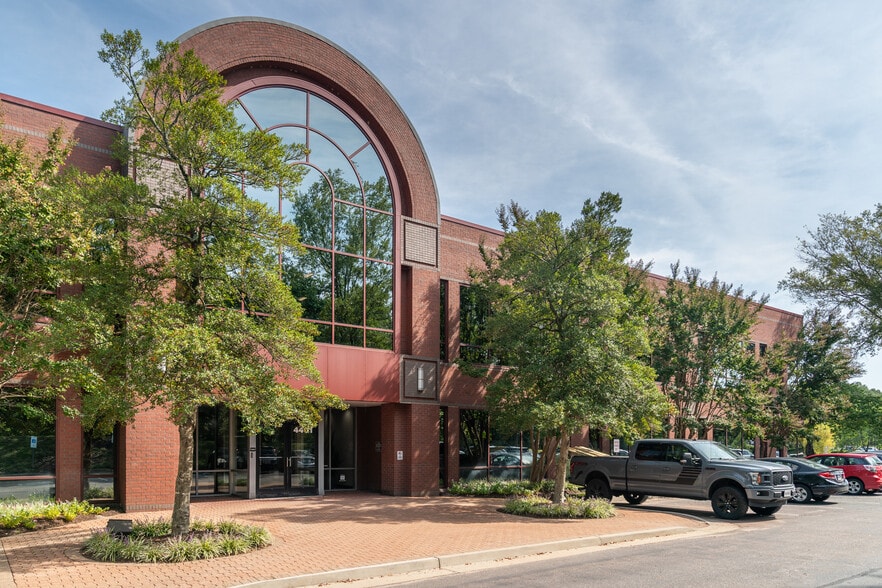 4401 Waterfront Dr, Glen Allen, VA for lease - Building Photo - Image 1 of 16