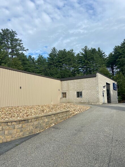 242 W River Rd, Hooksett, NH for sale - Building Photo - Image 1 of 1