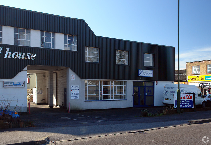 Victoria Rd, Burgess Hill for lease - Building Photo - Image 2 of 14