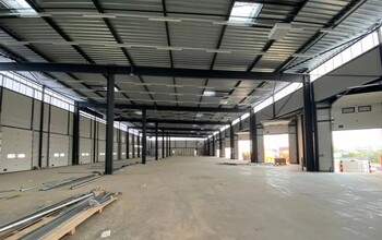 Flex in Le Coudray-Montceaux for lease Interior Photo- Image 2 of 2