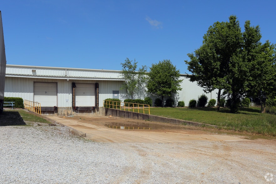 401 W Stribling Dr, Rogers, AR for lease - Building Photo - Image 2 of 5