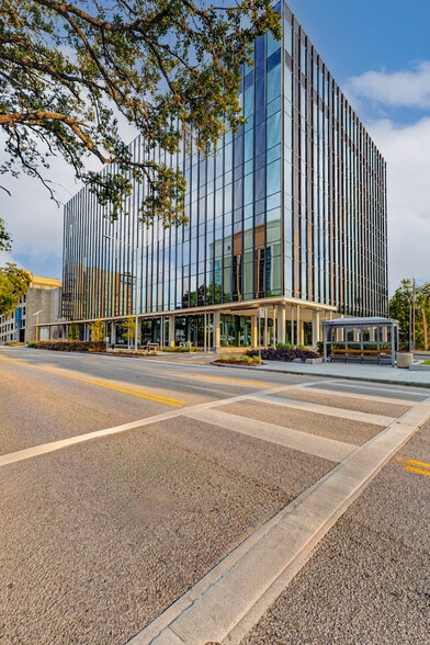 427 W 20th St, Houston, TX for lease - Building Photo - Image 2 of 15