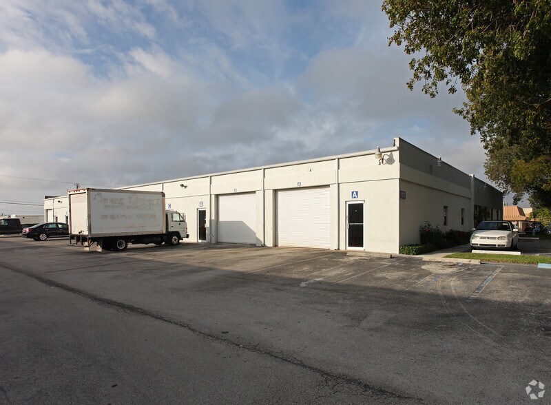 1372-1374 N Killian Dr, West Palm Beach, FL for sale - Primary Photo - Image 1 of 11