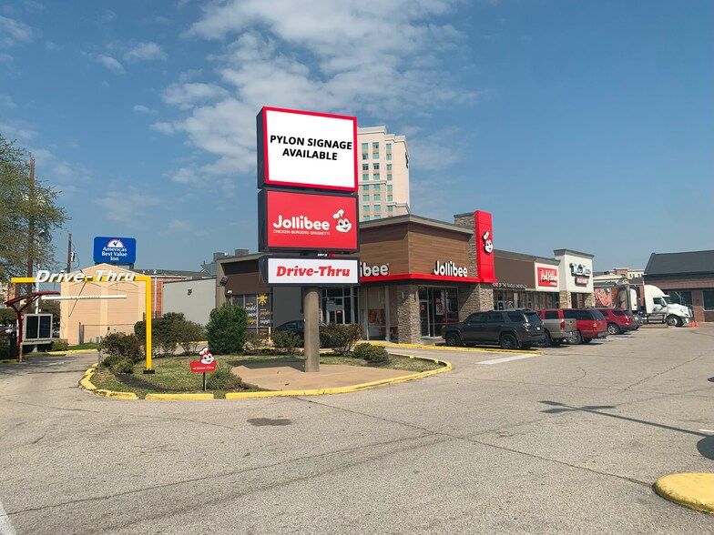 8001 Main St, Houston, TX for lease - Building Photo - Image 3 of 4