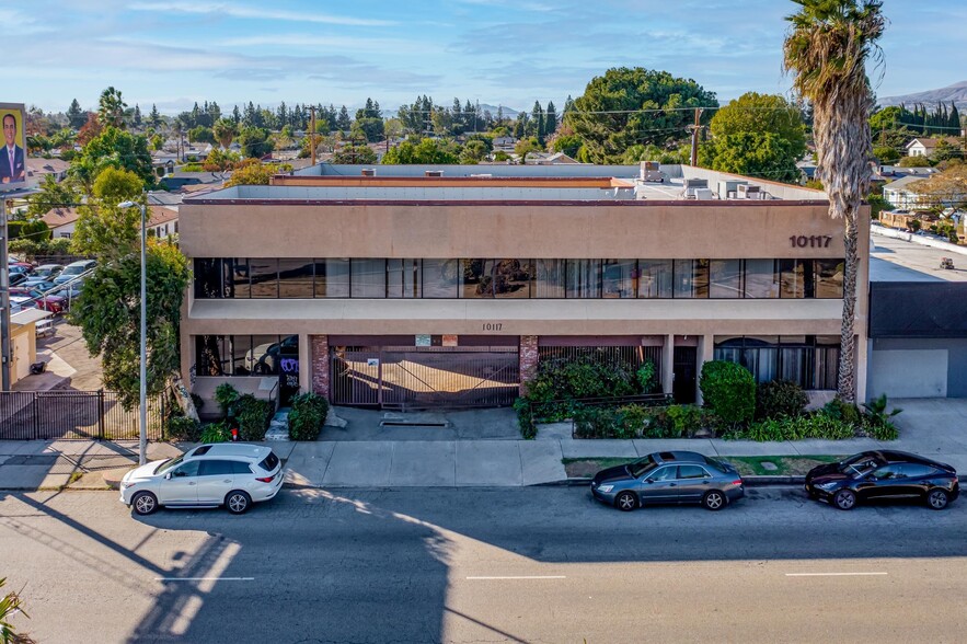 10117 Sepulveda Blvd, Mission Hills, CA for sale - Primary Photo - Image 1 of 1