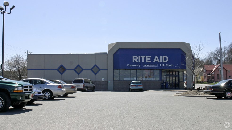 1025 Ashmun St, Sault Sainte Marie, MI for sale - Building Photo - Image 1 of 2