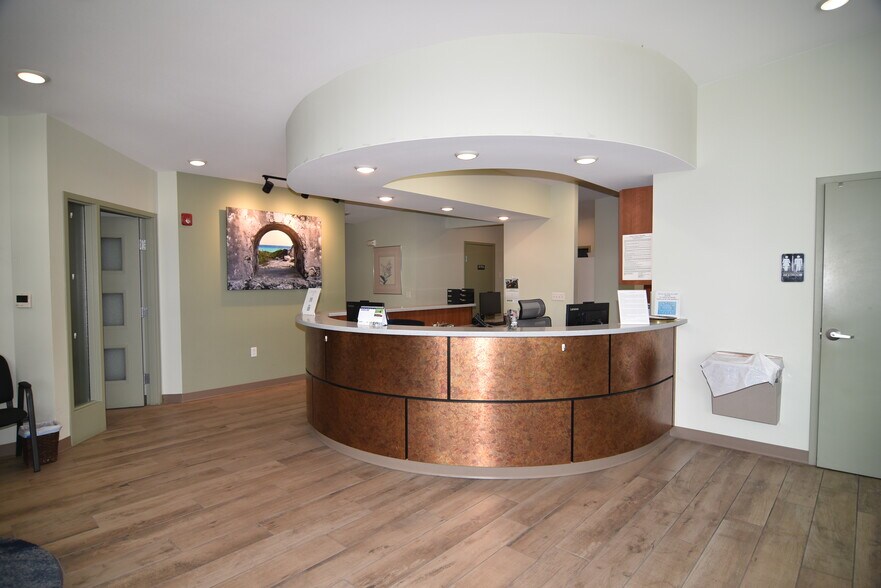 1716 Warren Ave, Cheyenne, WY for lease - Lobby - Image 3 of 22