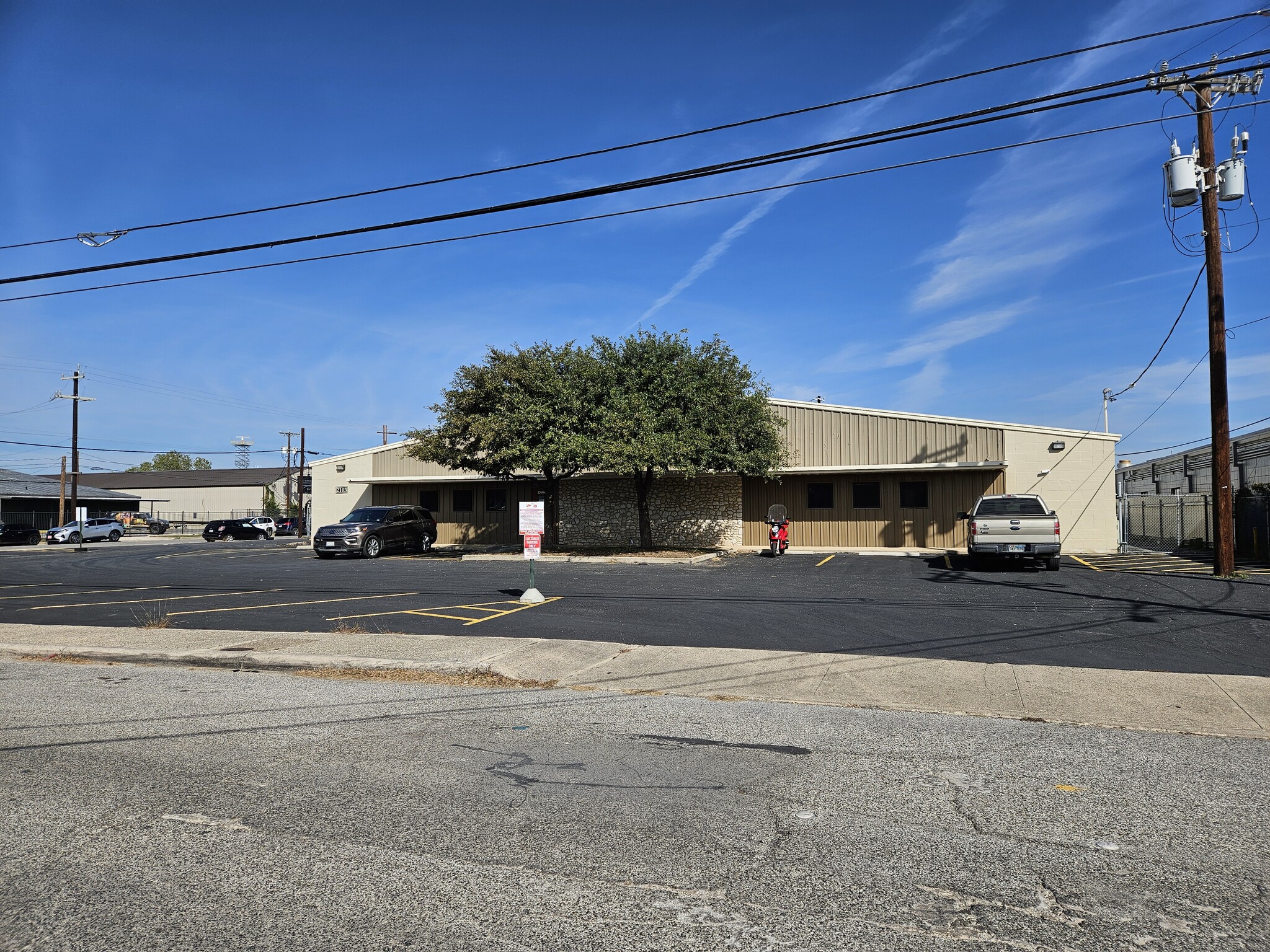 2103 Danbury St, San Antonio, TX for lease Building Photo- Image 1 of 16