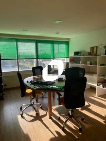 Flex in Méry-sur-Oise for sale - Interior Photo - Image 1 of 12