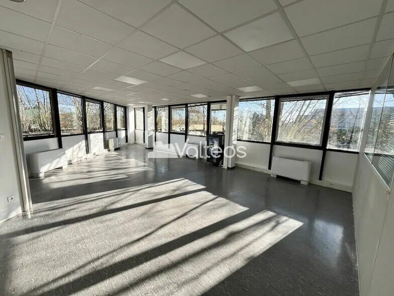 644 Avenue L'Occitane, Labège for lease - Interior Photo - Image 2 of 7