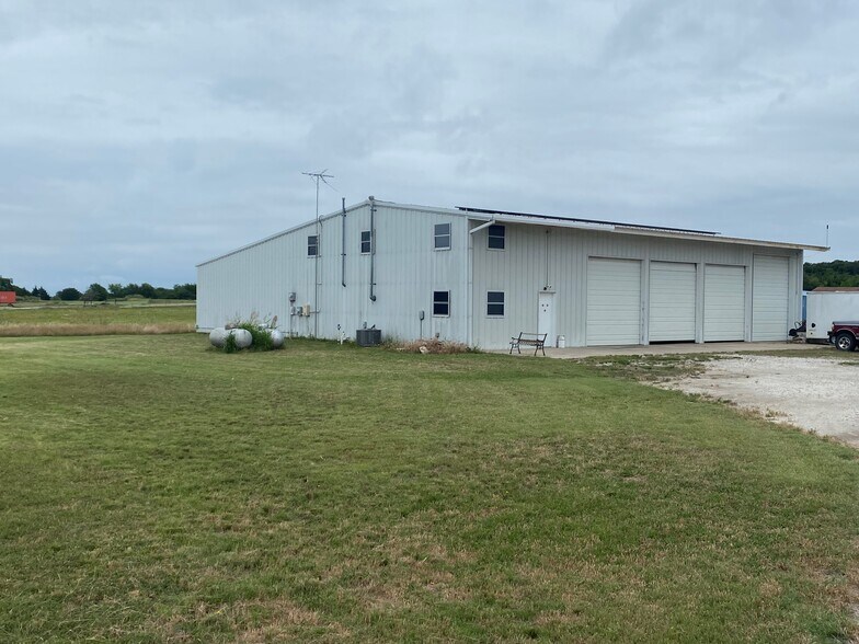 6444 E Lone Oak Rd, Valley View, TX for sale - Building Photo - Image 1 of 1