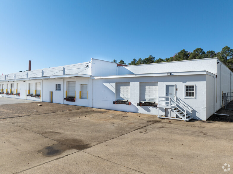 1700 Jefferson Davis Hwy, Richmond, VA for lease - Building Photo - Image 1 of 122