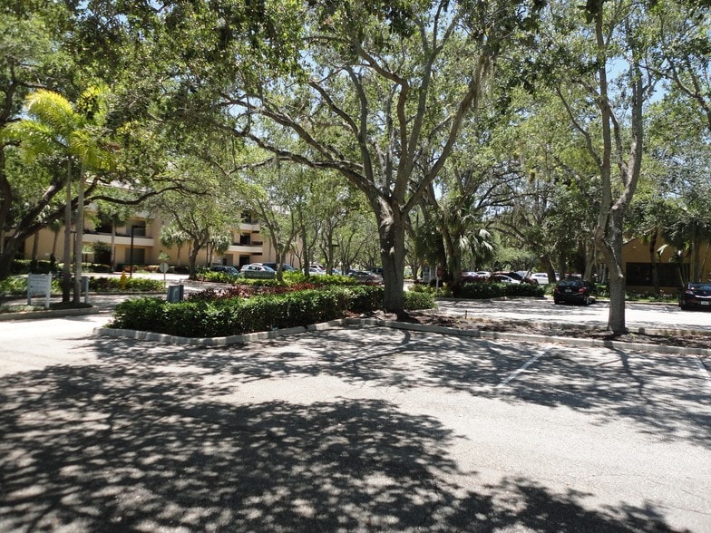 11211 Prosperity Farms Rd, Palm Beach Gardens, FL for sale - Building Photo - Image 3 of 7