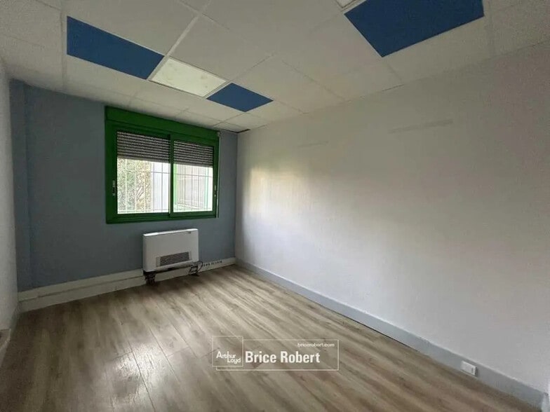 Industrial in Chassieu for sale - Interior Photo - Image 2 of 6