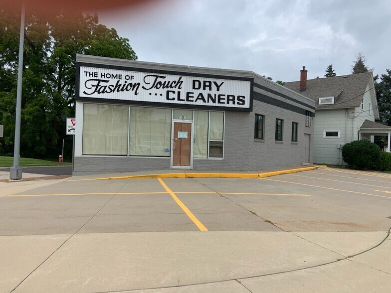 505 N Grandview Ave, Dubuque, IA for sale - Building Photo - Image 1 of 1