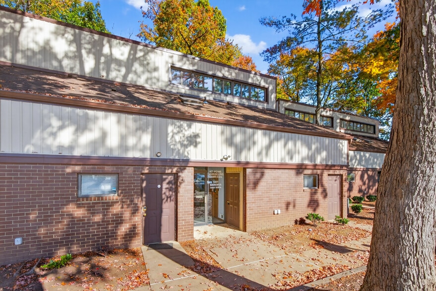 5-10 Brunswick Woods Dr, East Brunswick, NJ for sale - Building Photo - Image 3 of 4