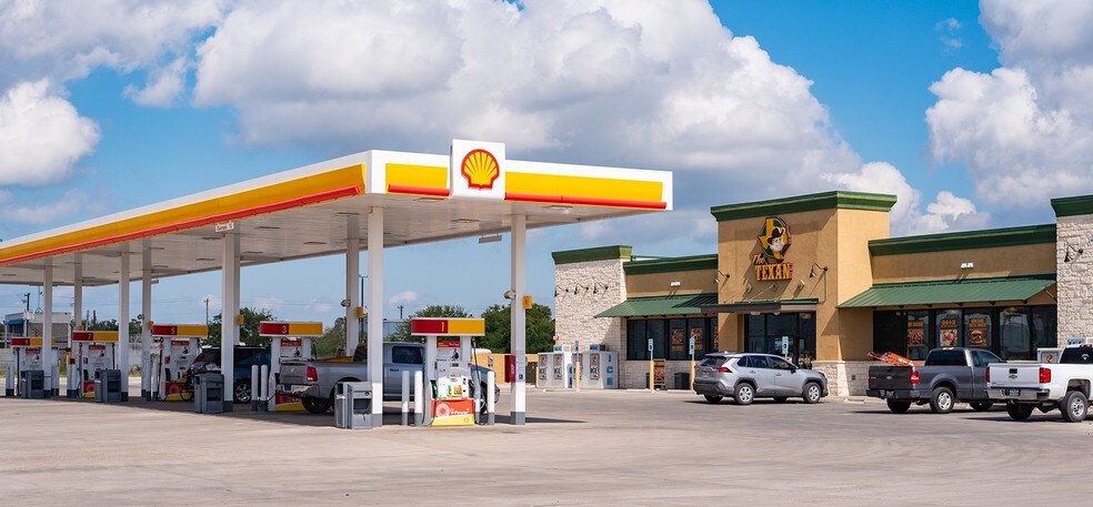 500 W Thornton St, Three Rivers, TX for sale - Primary Photo - Image 1 of 1