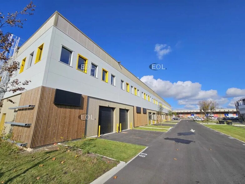 Flex in Fresnes for lease - Building Photo - Image 1 of 28