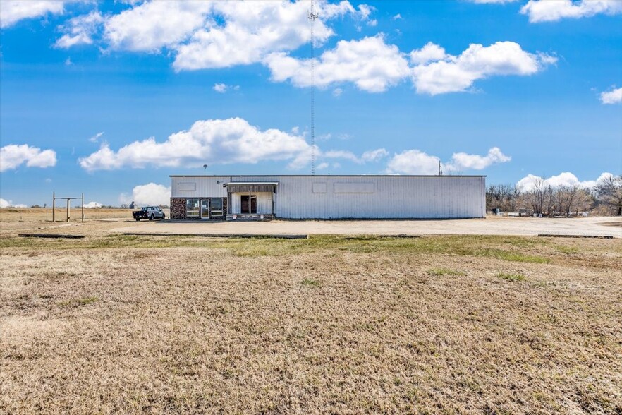 7104 S. KS-14 Hwy., Hutchinson, KS for sale - Building Photo - Image 1 of 7