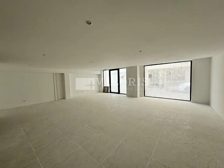 Office in Lyon for lease - Interior Photo - Image 1 of 4