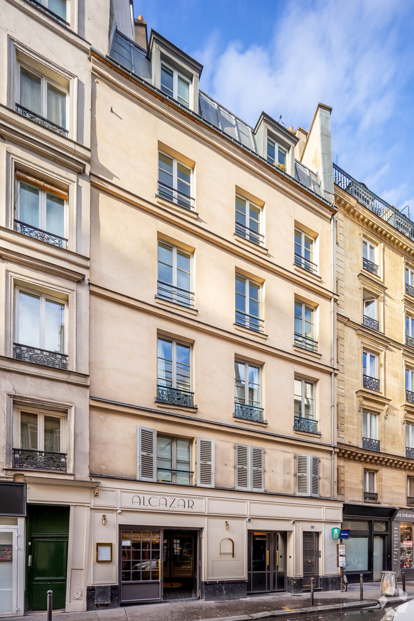 Office in Paris for lease Primary Photo- Image 1 of 3
