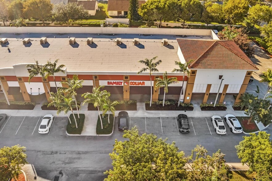 6001-6095 N University Dr, Tamarac, FL for lease - Building Photo - Image 3 of 12