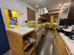 Retail in Madrid, MAD for lease Interior Photo- Image 1 of 14