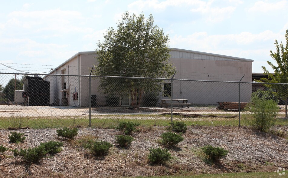 130 Pine Grove Rd, Locust Grove, GA for lease - Building Photo - Image 2 of 7