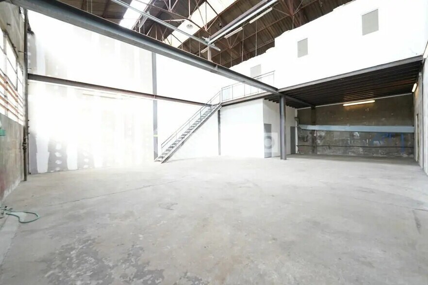 Flex in Feyzin for lease - Building Photo - Image 1 of 11