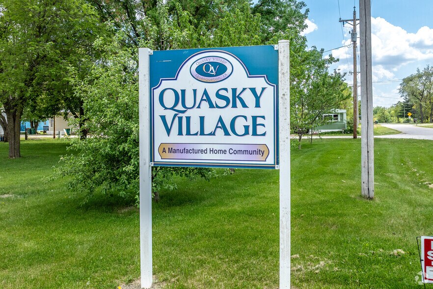 310 S 3rd St, Quasqueton, IA for sale - Building Photo - Image 2 of 4