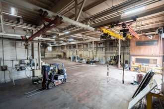 407 Hadley St, Holly, MI for sale Interior Photo- Image 2 of 5