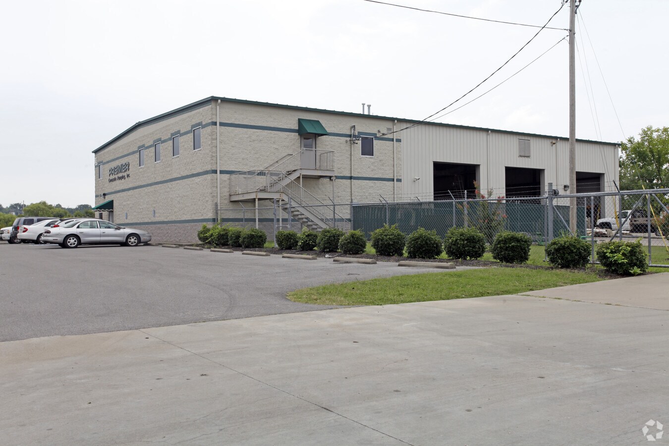 25 Ingram Blvd, La Vergne, TN 37086