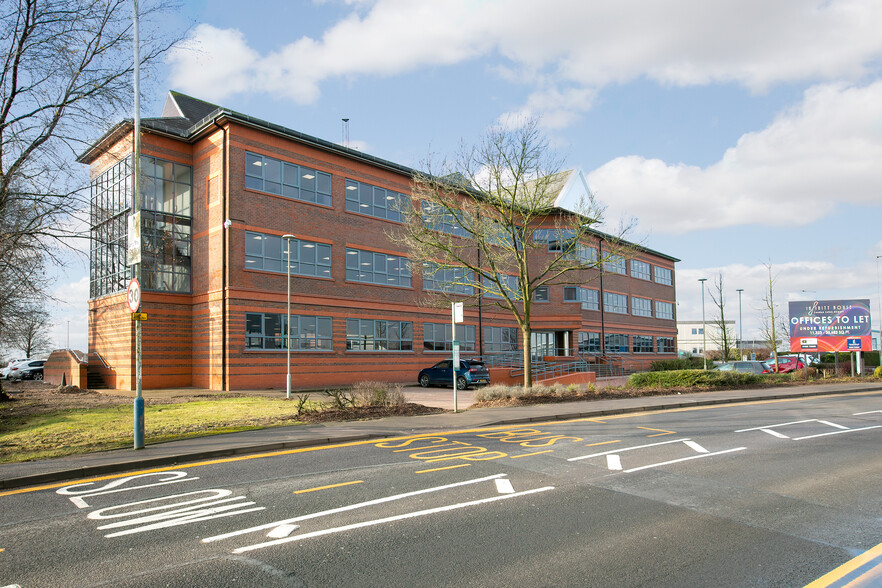 Percival Way, Luton for lease - Building Photo - Image 2 of 11