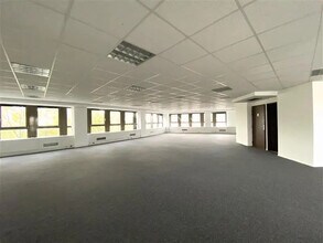 Office in La Garenne-Colombes for lease Interior Photo- Image 1 of 1