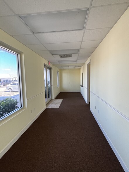 2566 Commerce Pky, North Port, FL for lease - Building Photo - Image 3 of 13