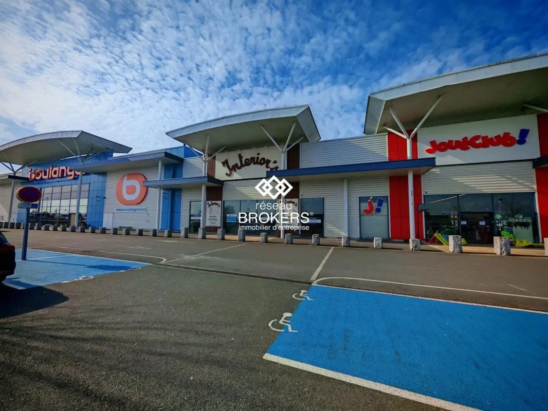 Retail in Saint-Doulchard for lease Building Photo- Image 1 of 4