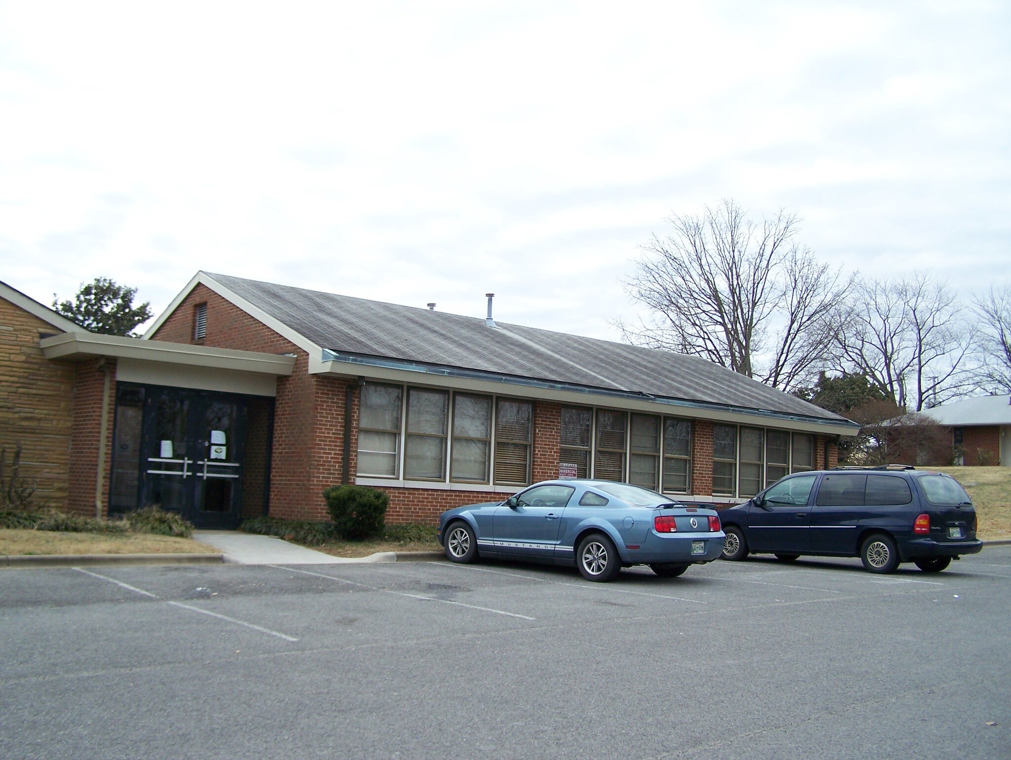 8200 Kingston Pike, Knoxville, TN for lease Building Photo- Image 1 of 2